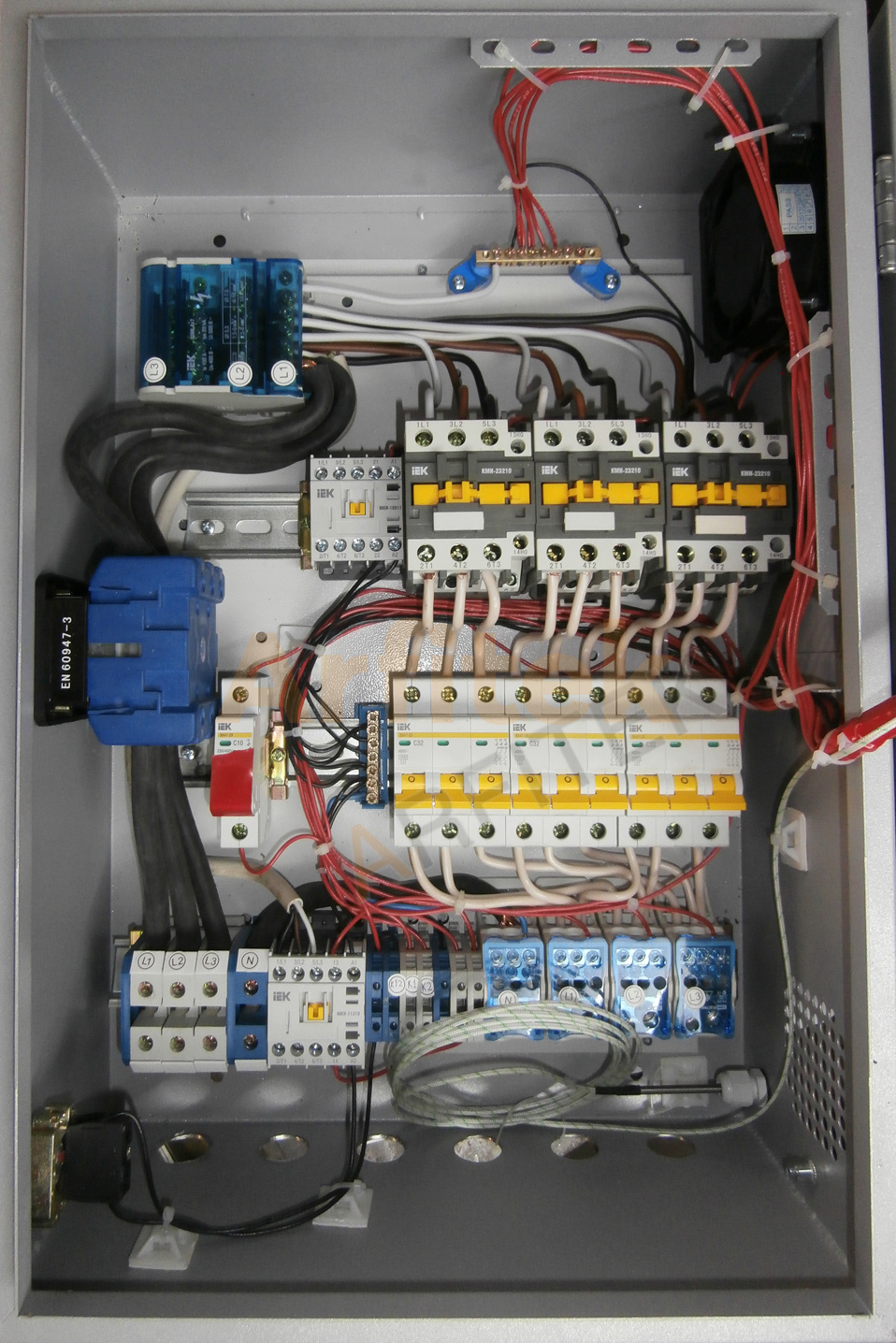 Блок управления для печи мощностью 40 кВт (2-х позиционное регулирование), с управлением конвейером и открытием/закрытием дверей, запуском цикла по сигналам концевых датчиков
